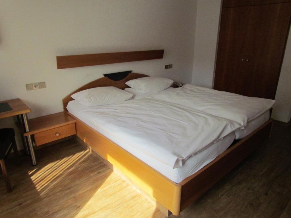 Hotel Gasthaus Zum Kreuz Fryburg Bryzgowijski Pokój zdjęcie