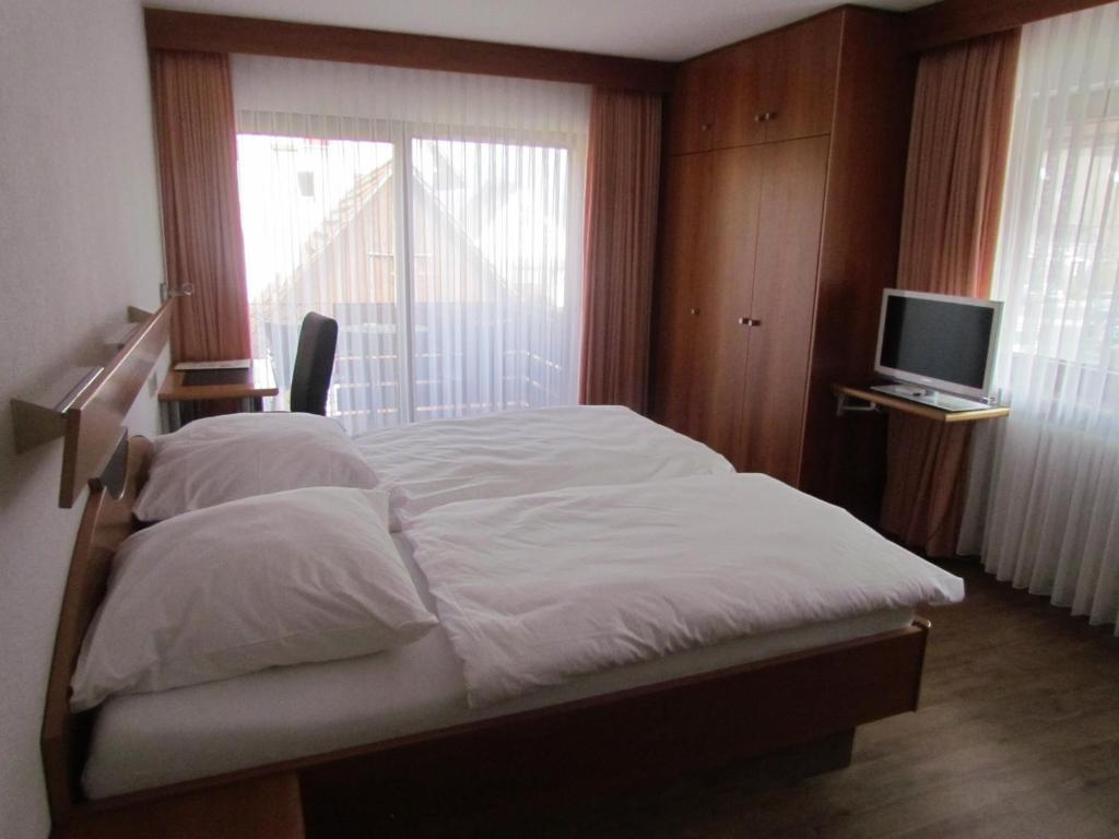 Hotel Gasthaus Zum Kreuz Fryburg Bryzgowijski Pokój zdjęcie